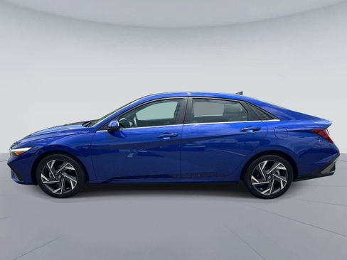 Used 2024 Hyundai Elantra SEL w/ Convenience Package FWD image 7