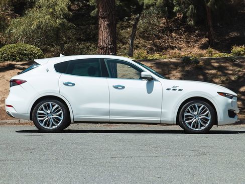 Used 2022 Maserati Levante GT image 16