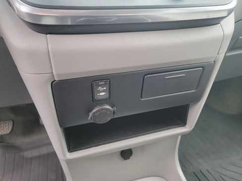 Used 2017 Toyota Sienna LE image 21