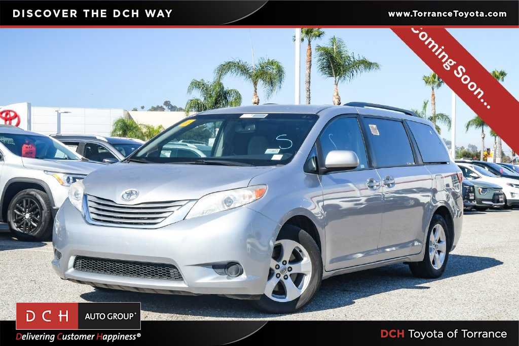 Used 2017 Toyota Sienna LE FWD image 1
