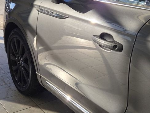 Used 2023 Lincoln Nautilus Reserve w/ Equipment Group 201A image 18