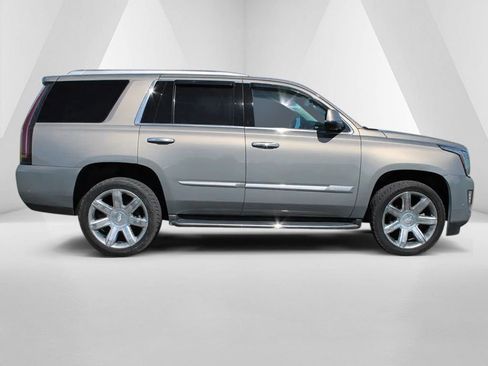 Used 2018 Cadillac Escalade Premium Luxury image 8
