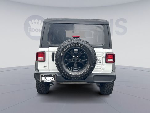 Used 2022 Jeep Wrangler Sport AWD/4WD image 5