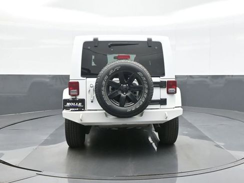 Used 2016 Jeep Wrangler Unlimited Sahara w/ Connectivity Group AWD/4WD image 6