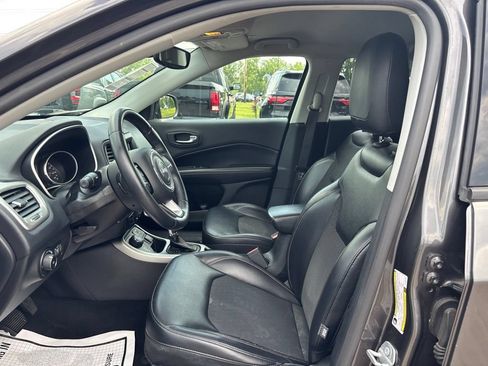 Used 2017 Jeep Compass Latitude w/ Popular Equipment Group AWD/4WD image 19