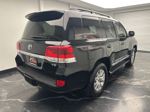 Used 2016 Toyota Land Cruiser image 3