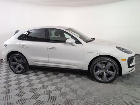 Used 2025 Porsche Macan image 8