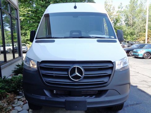 Used 2025 Mercedes-Benz Sprinter 2500 image 2