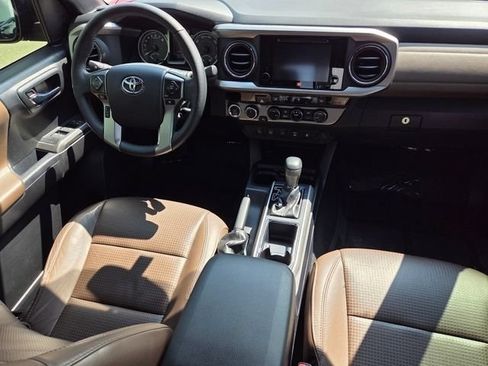 Used 2017 Toyota Tacoma Limited w/ Tow Package AWD/4WD image 32