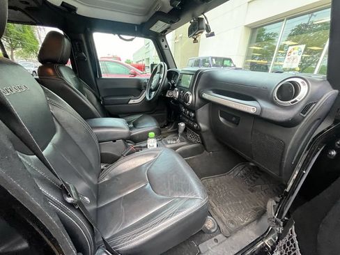 Used 2016 Jeep Wrangler Unlimited Sahara w/ Connectivity Group AWD/4WD image 3