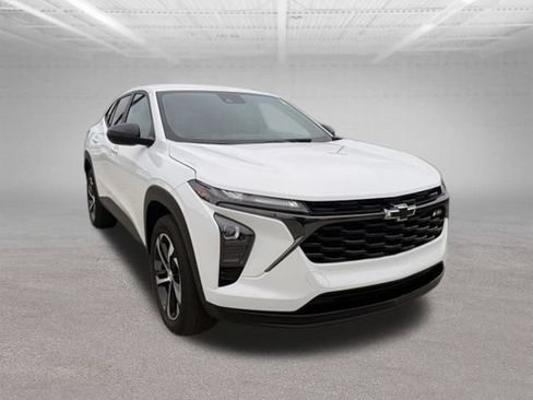 Used 2024 Chevrolet Trax RS FWD image 3