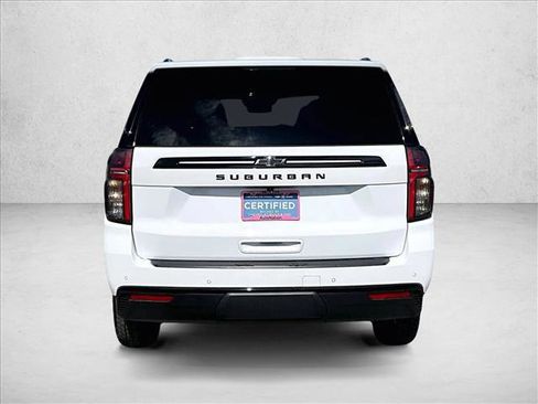 Used 2024 Chevrolet Suburban Z71 w/ Luxury Package AWD/4WD image 4