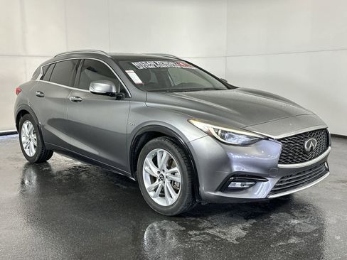 Used 2018 INFINITI QX30 image 3