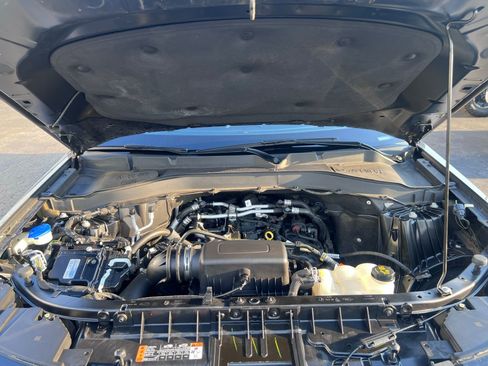 Used 2022 Ford Explorer XLT image 3