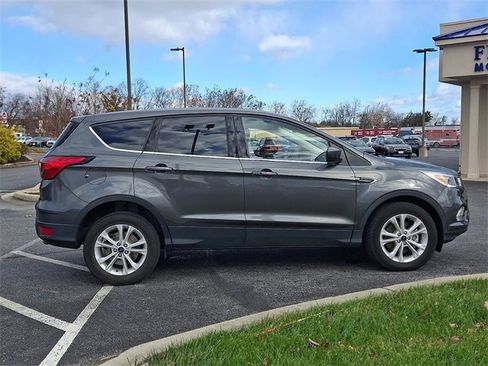 Used 2019 Ford Escape SE image 7