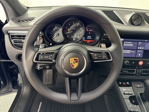 Certified 2025 Porsche Macan image 16