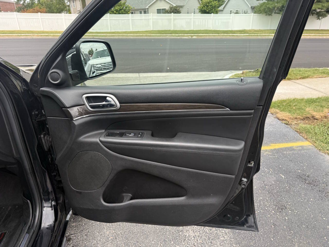 Used 2018 Jeep Grand Cherokee Overland AWD/4WD image 9