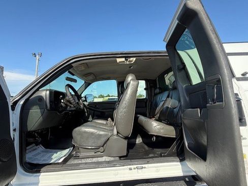 Used 2006 Chevrolet Silverado 3500 W/T w/ Heavy-Duty Power Package image 14