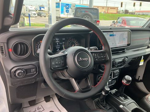 Used 2024 Jeep Wrangler Rubicon AWD/4WD image 9