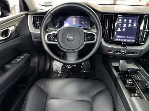 Used 2025 Volvo XC60 B5 Plus AWD/4WD image 4