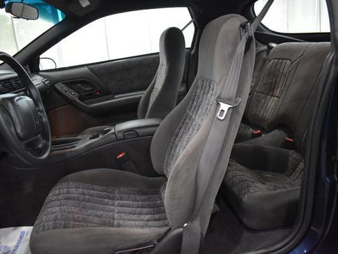 Used 2002 Chevrolet Camaro LT w/ Preferred Equipment Group 1 RWD image 10