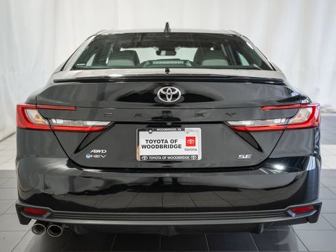 Used 2025 Toyota Camry SE AWD/4WD image 5