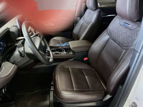 Used 2025 Ford Explorer Platinum w/ Ultimate Package AWD/4WD image 22