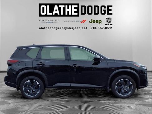 Used 2024 Nissan Rogue SV image 29