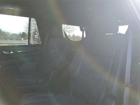 Used 2024 GMC Yukon Denali w/ Advanced Technology Package image 25