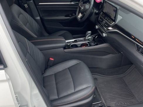 Used 2024 Nissan Altima 2.5 SR w/ SR Premium Package image 15