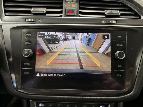Used 2018 Volkswagen Tiguan SEL image 23