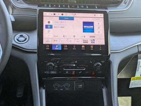 New 2025 Jeep Grand Cherokee Limited w/ Black Appearance Package image 16