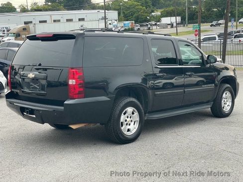 Used 2009 Chevrolet Suburban LT AWD/4WD image 6