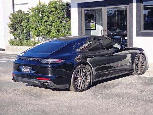 Used 2023 Porsche Panamera Platinum Edition image 4