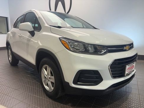 Used 2018 Chevrolet Trax LS image 2