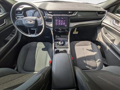 New 2025 Jeep Grand Cherokee Laredo X image 3