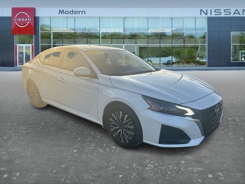 Certified 2023 Nissan Altima 2.5 SV FWD image 3