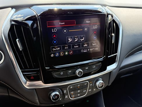 Used 2023 Chevrolet Traverse LT AWD/4WD image 30
