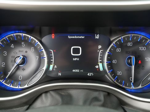 Used 2021 Chrysler Pacifica Touring-L w/ Premium & Safety Sphere Group FWD image 26