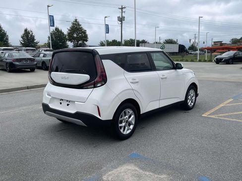 Used 2025 Kia Soul LX w/ LX Technology Package FWD image 6