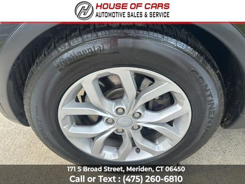 Used 2017 Land Rover Discovery SE image 12