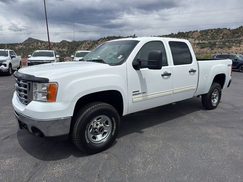 Used 2010 GMC Sierra 2500 SLE AWD/4WD image 3