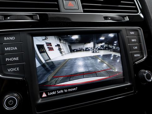 Used 2016 Volkswagen Golf R 4-Door image 59