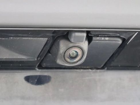 Used 2022 Toyota Highlander XLE AWD/4WD image 39