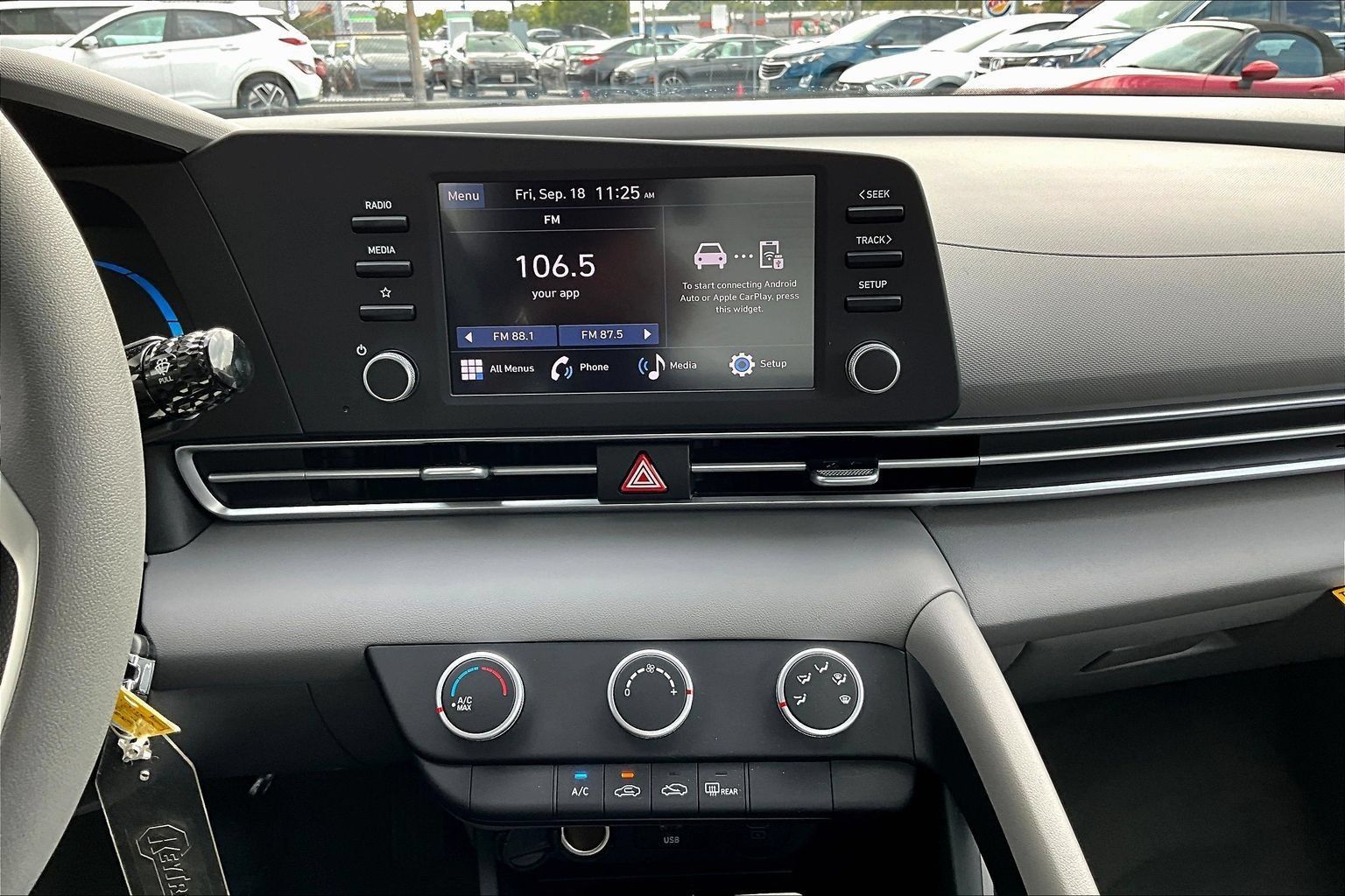 Used 2026 Hyundai Elantra SE FWD image 12