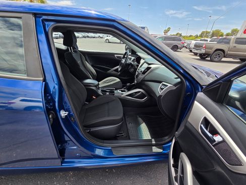Used 2017 Hyundai Veloster FWD image 23
