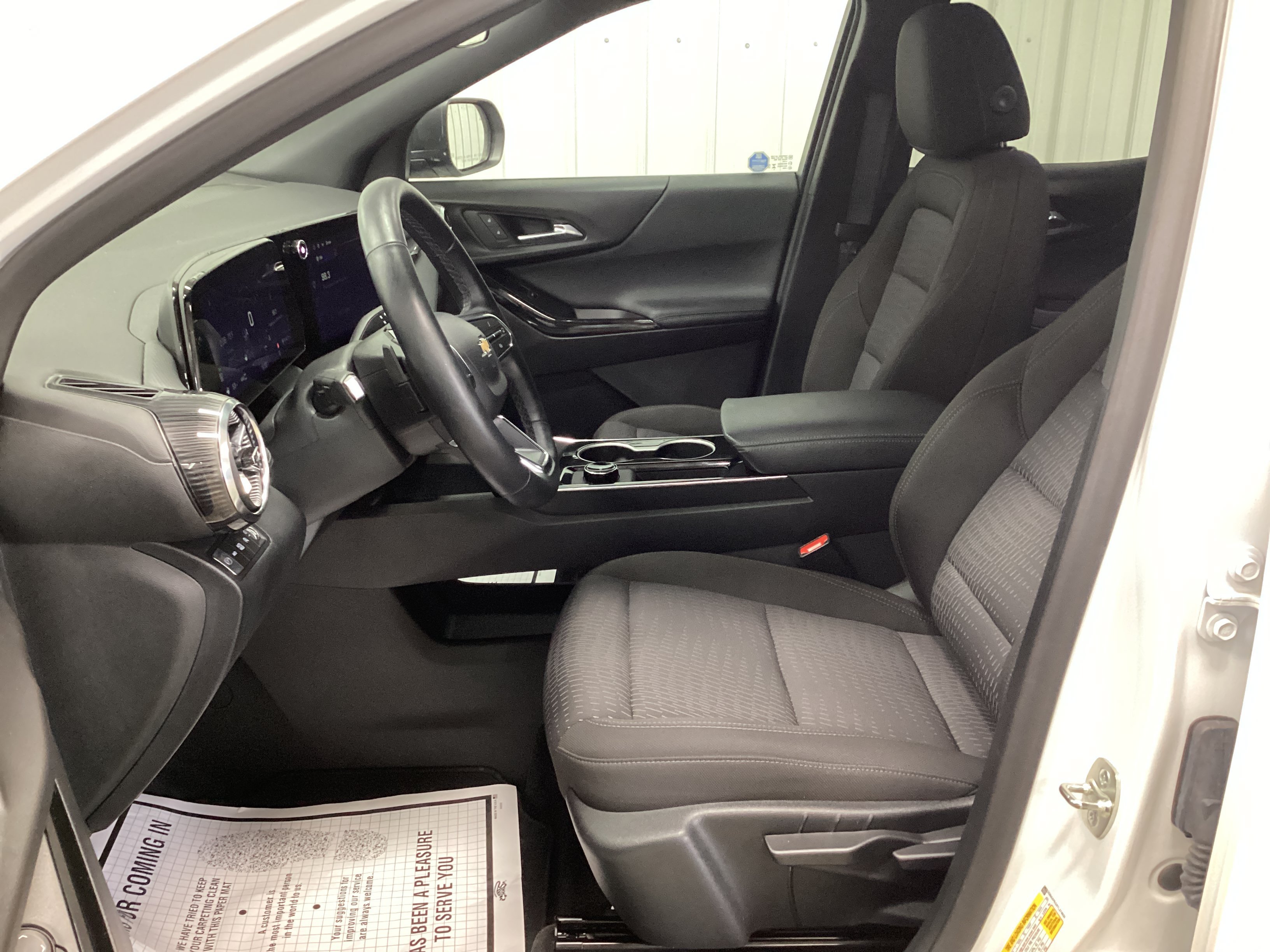 Used 2026 Chevrolet Equinox LT AWD/4WD image 13
