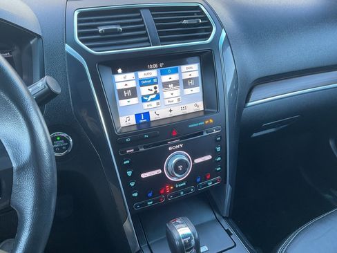Used 2017 Ford Explorer Limited image 14