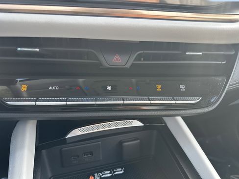 Certified 2025 Buick Envision Avenir image 17