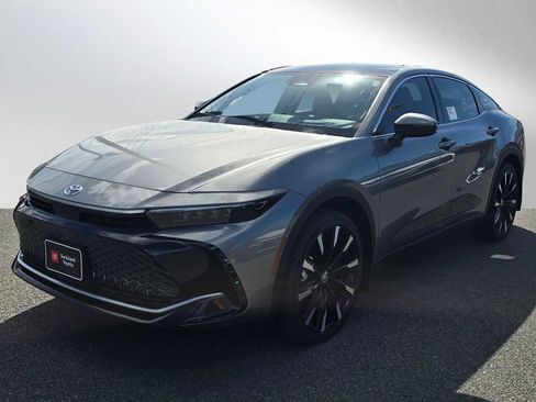 New 2025 Toyota Crown Platinum image 7